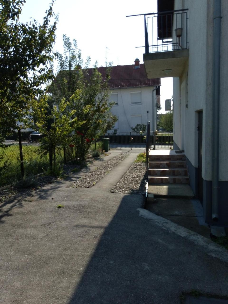 Petros Apartmani Vukovar Exterior photo