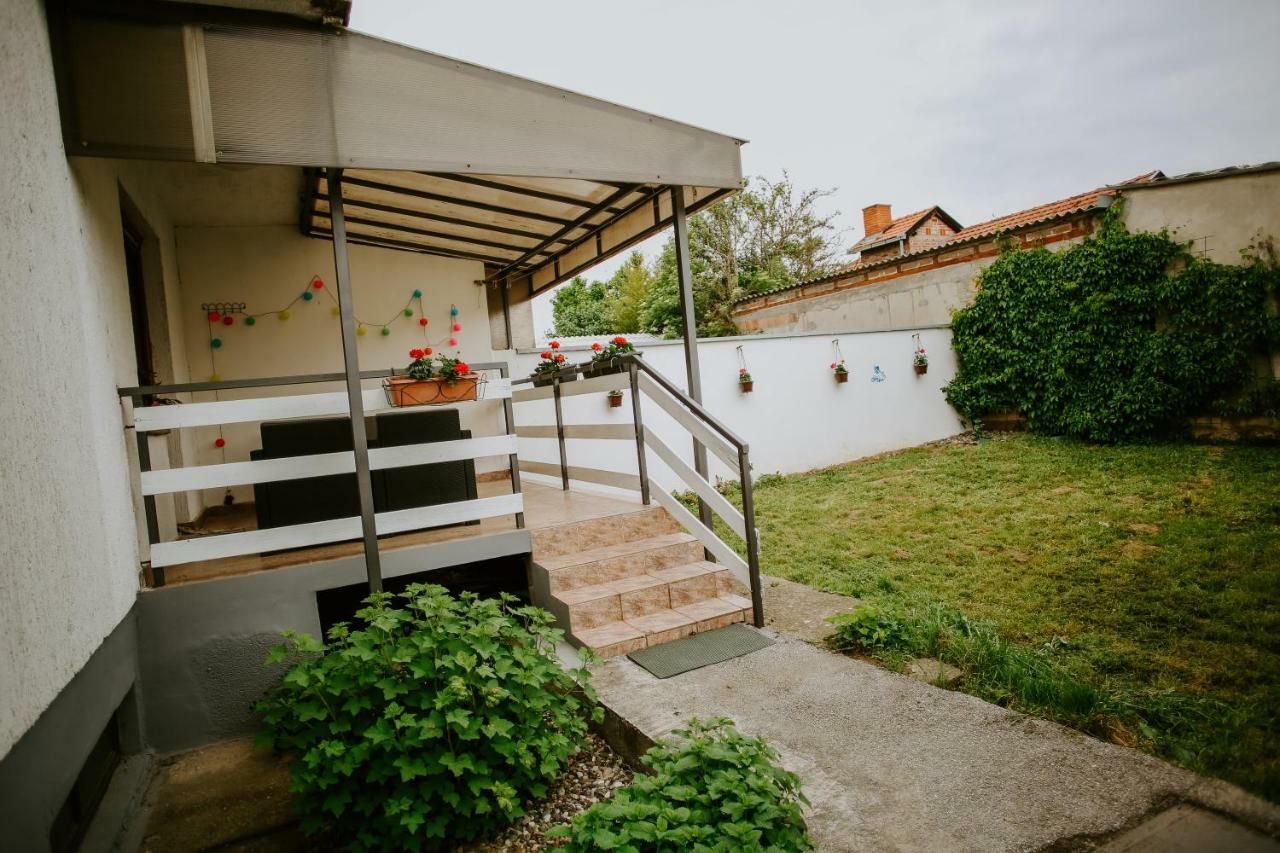 Petros Apartmani Vukovar Exterior photo